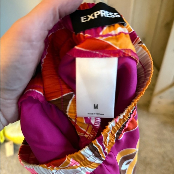 LIKE NEW Express Vibrant Patterned Shorts - Picture 2 of 5